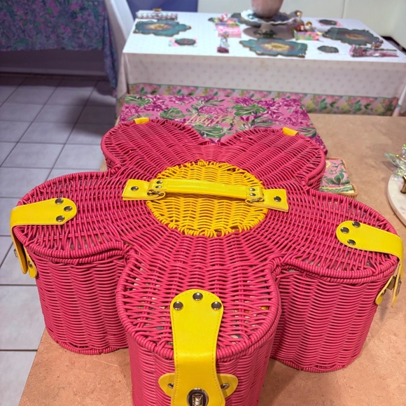 🌸Daisy shaped picnic basket 🧺 🌸 - Picture 7 of 7